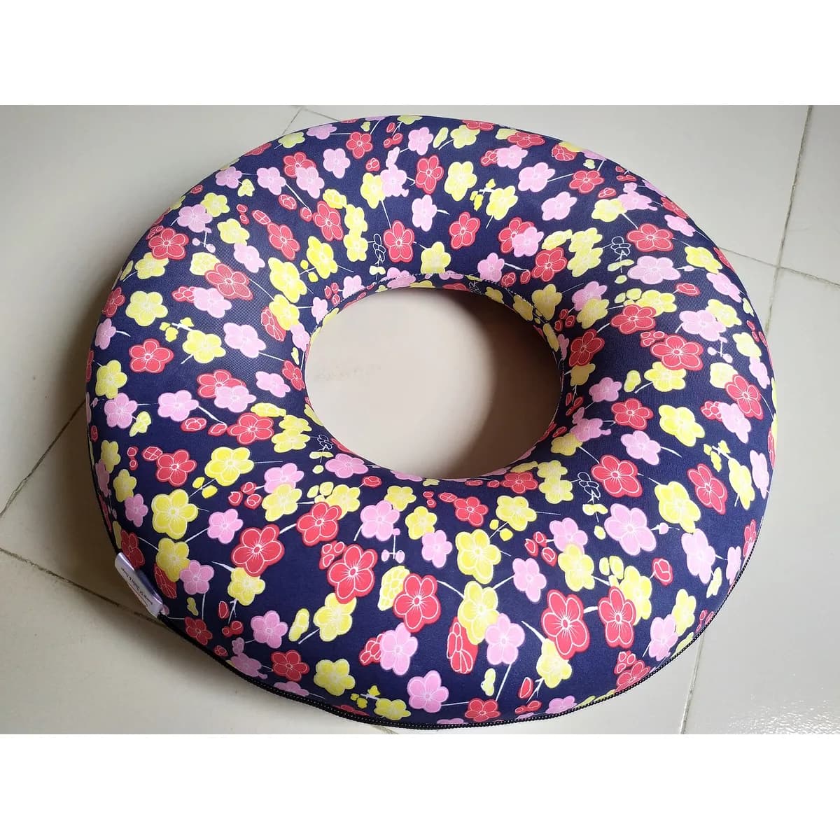 Almofada de assento em formato de anel com estampa floral
