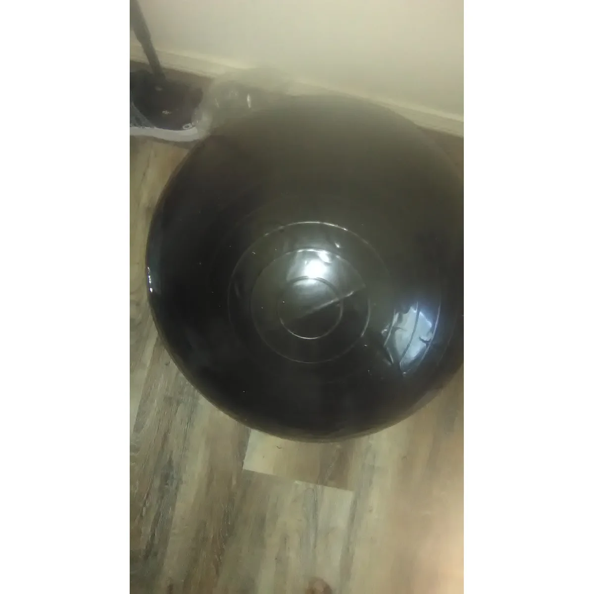 Bola suíça preta de exercícios