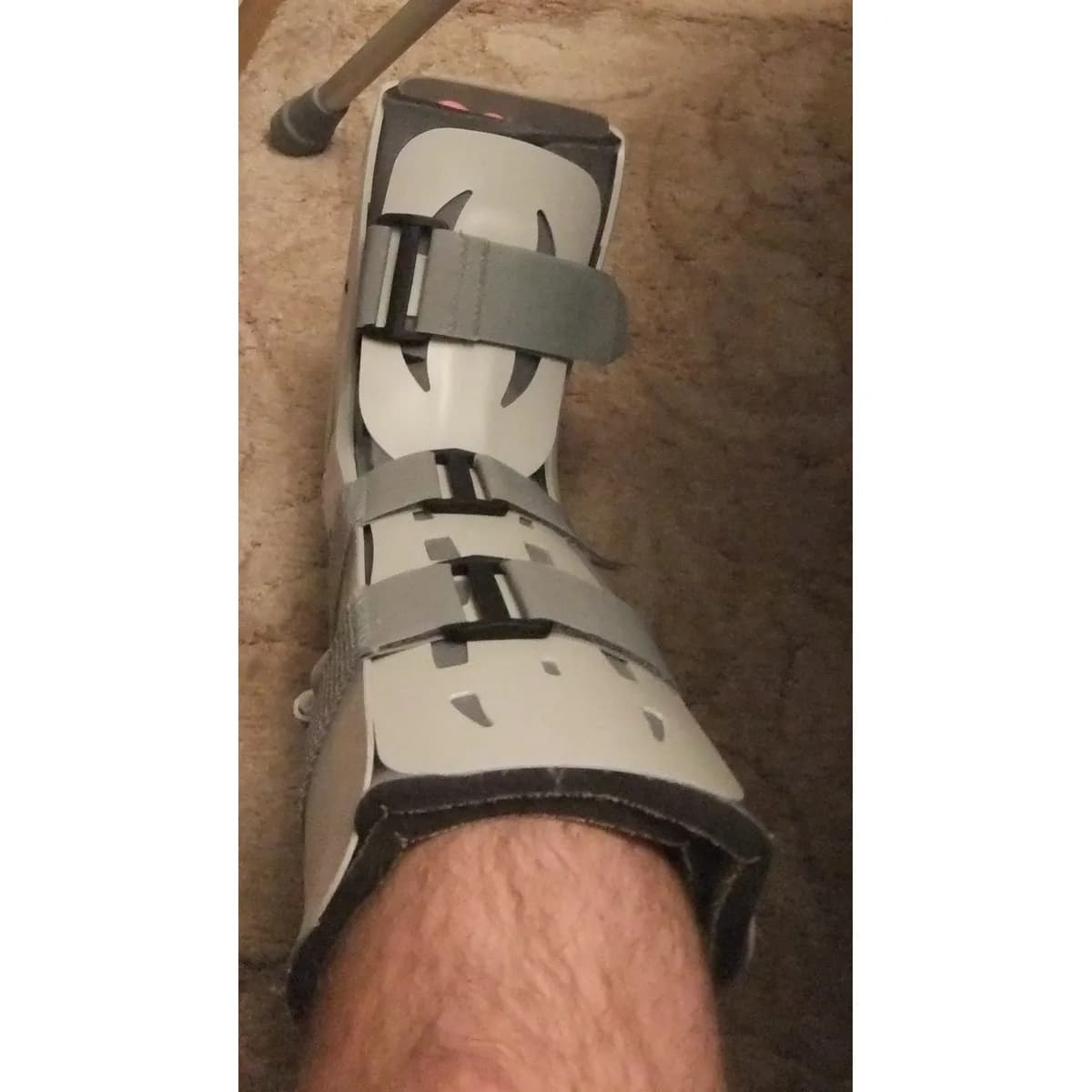 Bota ortopédica de caminhada com tiras de velcro